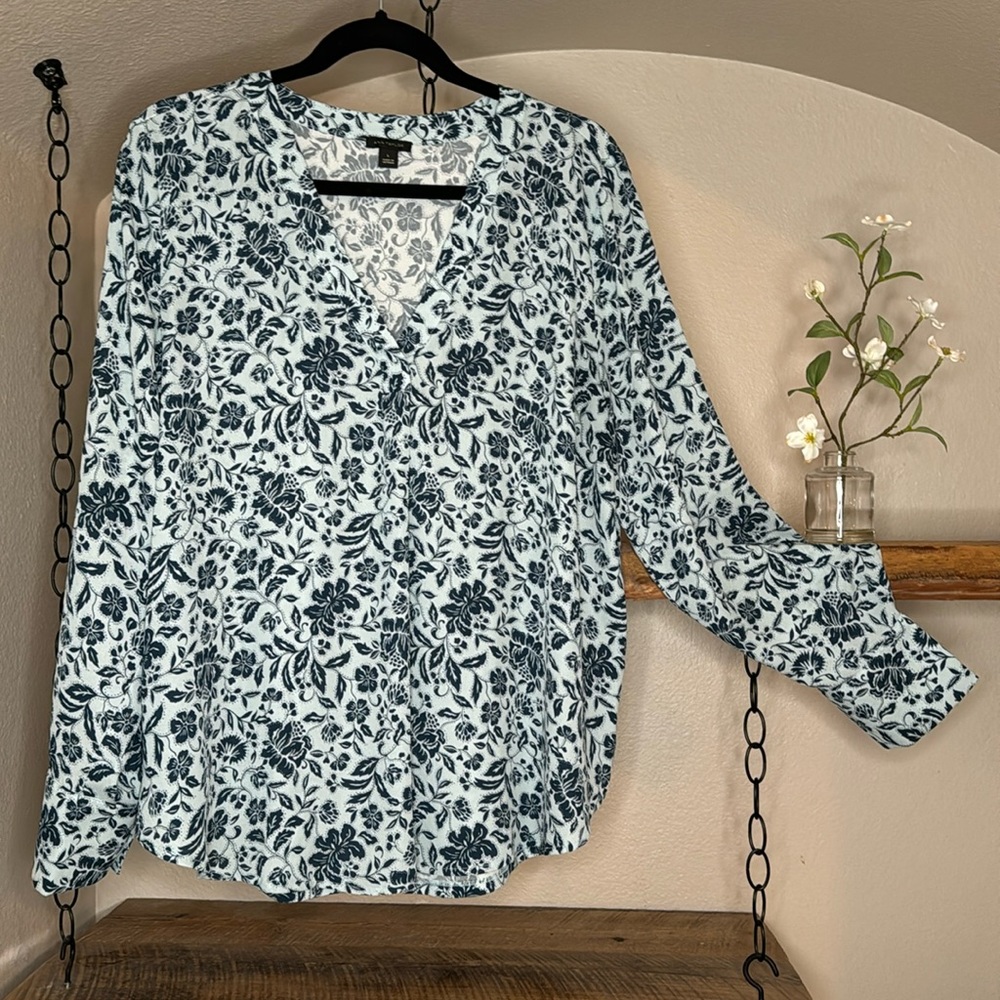 Ann Taylor Light Blue and Navy Floral Mixed Media V-Neck Blouse